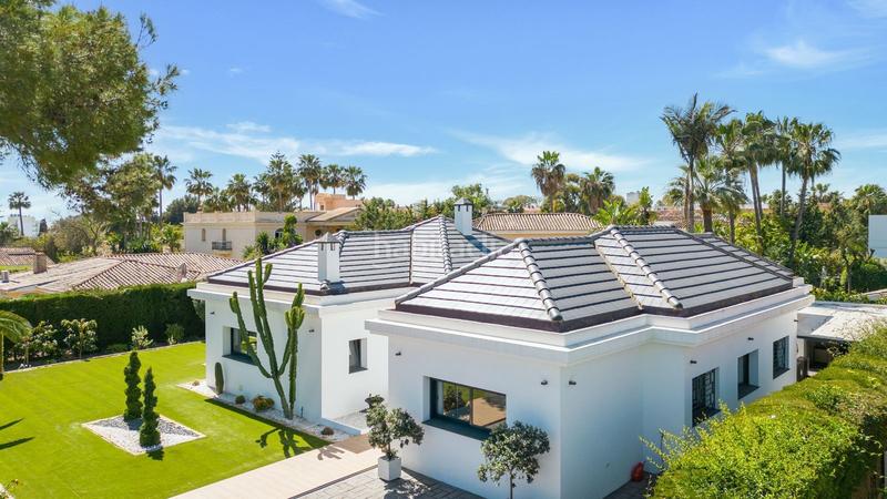 Foto 9fa26f40-0ad3-4ac8-b355-9243f63753a8. Chalet en calle jorge guillén 1 en sierra de Estepona - avda. de andalucía Estepona