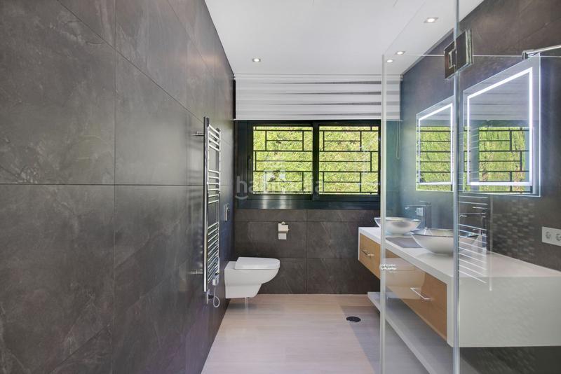 Foto cf0e8a9e-bc9c-4474-917b-ef2cdf0d63e3. Chalet en calle jorge guillén 1 en sierra de Estepona - avda. de andalucía Estepona