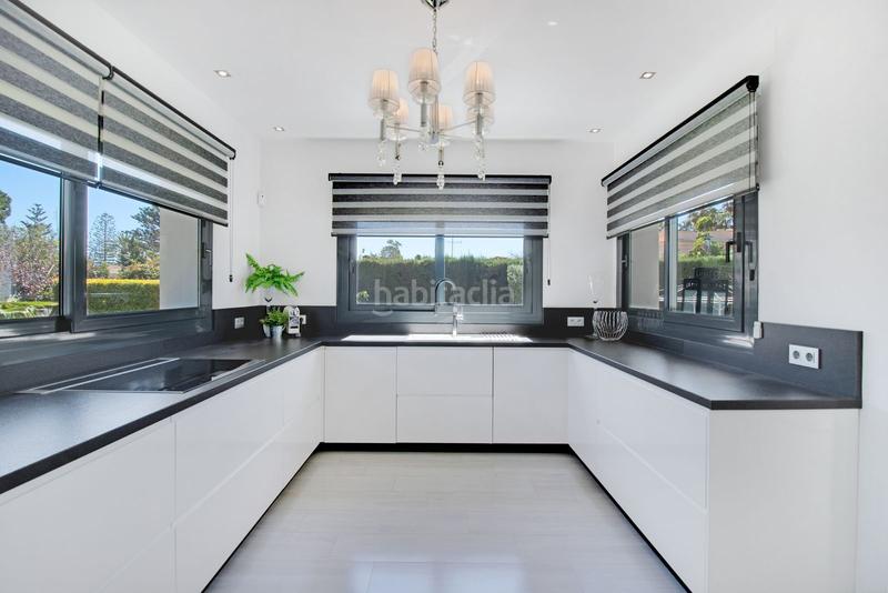 Foto f1d49378-5519-4f06-8ad2-a09c424310da. Chalet en calle jorge guillén 1 en sierra de Estepona - avda. de andalucía Estepona