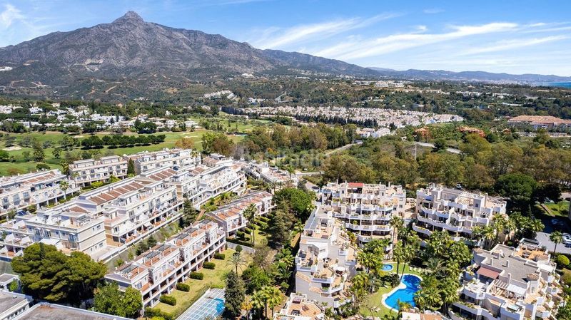 Foto 032f3e7e-747e-4ebe-8374-6e683e89f282. Piso en avenida del prado 101 en Las Brisas Marbella