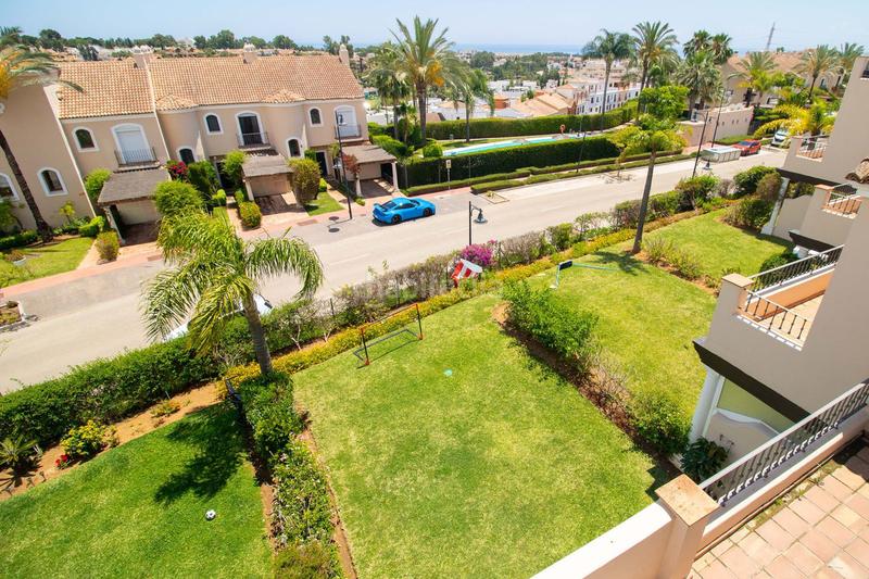 Foto 1866f127-3dbd-4d79-8845-b80d3e4f9293. Casa a schiera in calle calendula 51 in Paraiso - Barronal Estepona