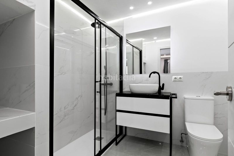 Foto 6bbef40d-bd38-4ea5-ab01-eee3d5c356cc. Apartament a calle el califa 16a a Nueva Andalucía centro Marbella