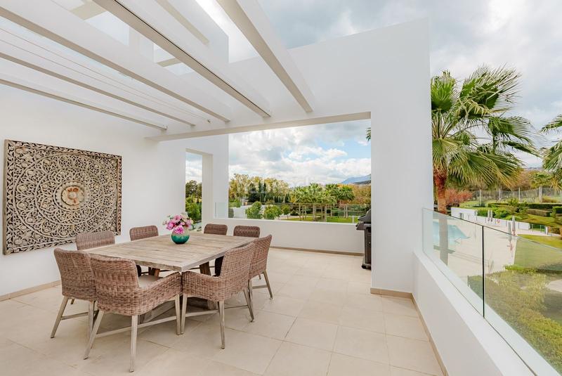 Foto 7cf83d2e-6bf2-4b87-a25d-84f3a20a2bb8. Apartament a calle pico alcazaba 12 a Benatalaya Estepona