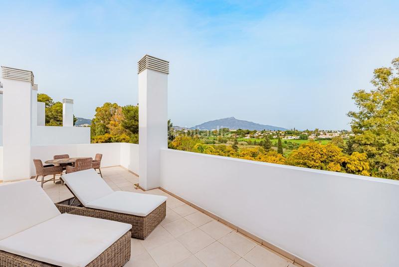 Foto ba5cd2ed-7bfa-4d78-af13-8c9755f0f4f2. Apartament a calle pico alcazaba 12 a Benatalaya Estepona