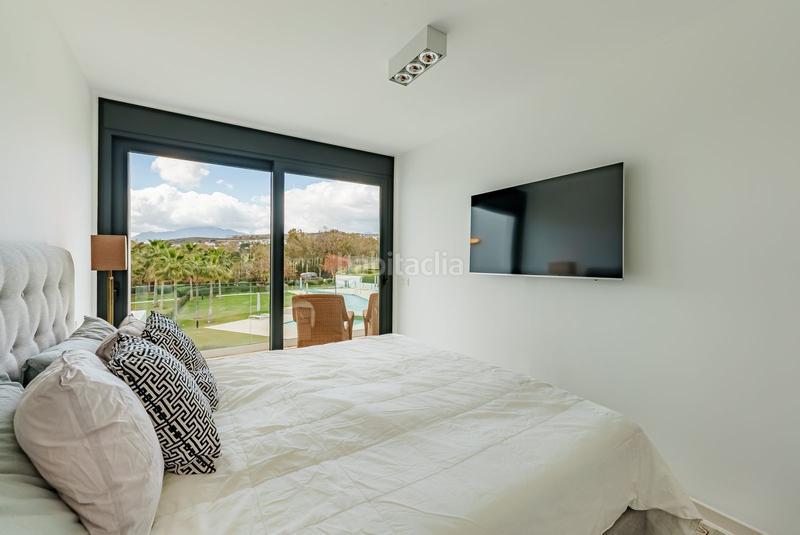 Foto 7175301d-bf39-4e87-8cac-8cf418db6d8a. Apartamento en calle pico alcazaba 12 en Benatalaya Estepona