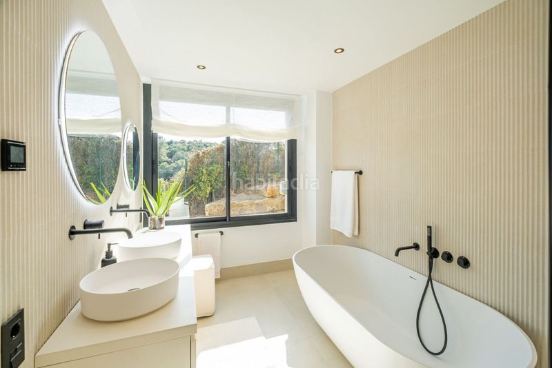 Foto 1e3c56c1-cde1-43d5-956c-c618fd4d4314. Apartament amb xemeneia piscina a La Dama de Noche - La Alzambra Marbella
