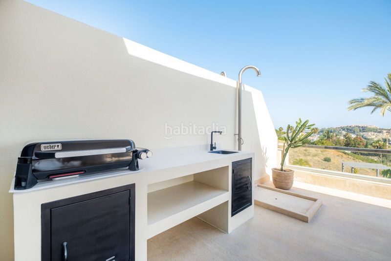 Foto df5e38d0-2988-4663-b5e2-fc49eab0a233. Apartament amb xemeneia piscina a La Dama de Noche - La Alzambra Marbella