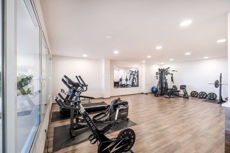 Foto f0ec96ce-9d95-4690-97c8-df0f35608b2c. Apartament amb xemeneia piscina a La Dama de Noche - La Alzambra Marbella