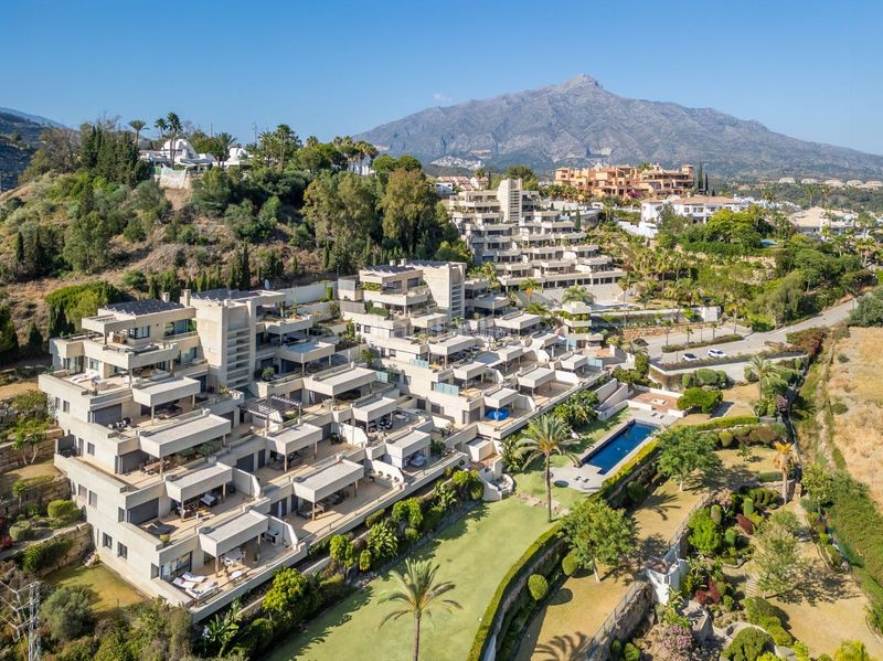 Foto f655b600-f29b-4392-93e7-1e7325eae84c. Apartament amb xemeneia piscina a La Dama de Noche - La Alzambra Marbella