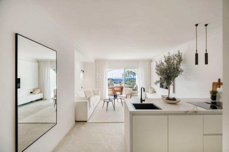 Foto d8012f85-5a9d-46b0-9d1a-1e0f774770d6. Apartamento en avenida tomás pascual 41 en La Quinta Benahavís