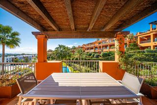 Apartament a Calle pico alcazaba 2pm. Acogedor ático-dúplex con fantásticas vistas en benatalaya.