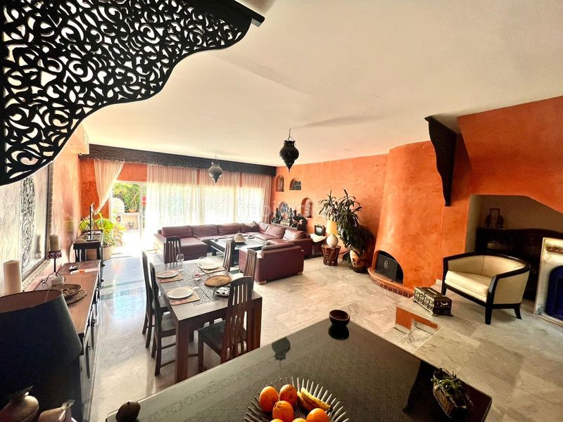 Foto 0b472fe8-107b-4415-8464-e30def944ede. Casa adossada amb aparcament piscina a Nueva Atalaya Estepona