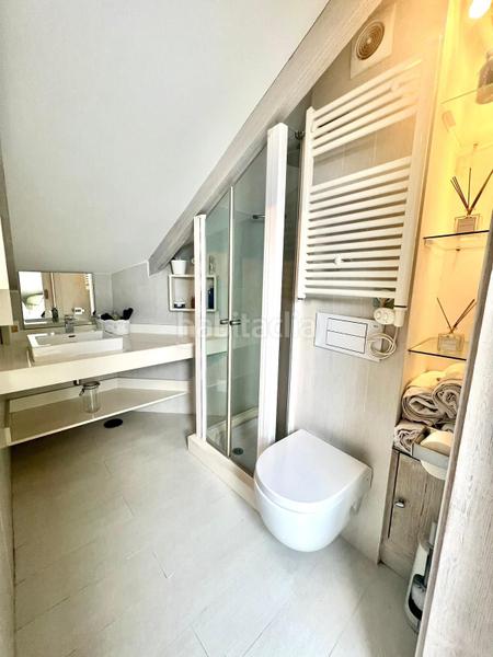 Foto c29dfe46-c4ae-494f-a5a3-f6cb82fae637. Semi detached house with parking pool in Nueva Atalaya Estepona