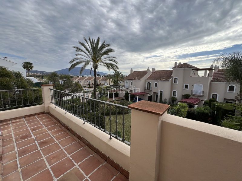 Foto 3888f10c-8752-438e-a5cd-f47f614471bb. Casa a schiera con piscina in Cancelada Estepona