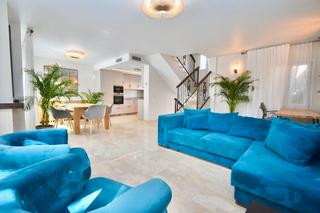 Casa adossada a N/a. Adosada reformada en conde de iza, nueva andalucía, marbella.