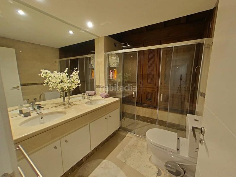 Foto acab12c3-af25-49a0-93b7-8f1187c06d5c. Apartamento en calle alminar 5 - d 28 en Las Brisas Marbella