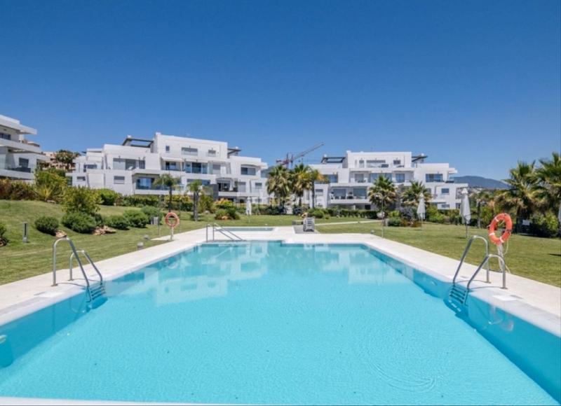 Foto 7d2e6c74-effe-4fde-bfa1-d7bf3c5f771c. Apartament a calle pico alcazaba 6 a Benatalaya Estepona
