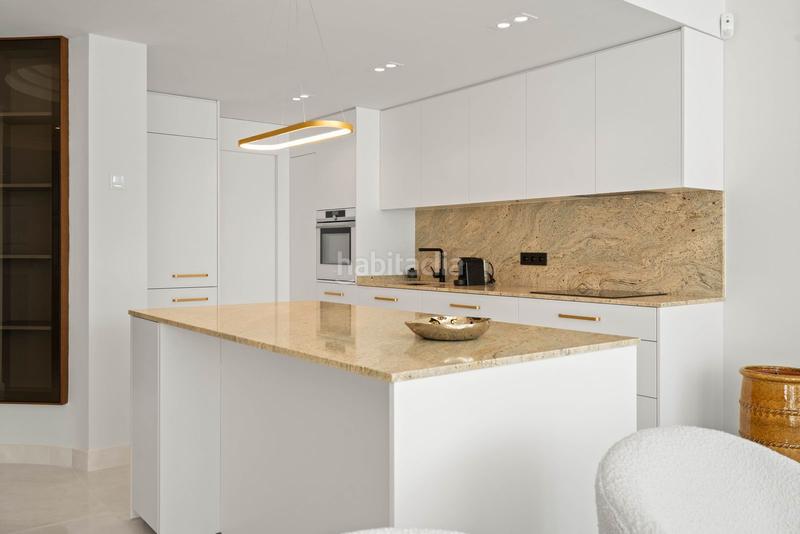 Foto 32378b1e-d910-4070-a01b-5f161313f8c1. Apartamento en urbanización andalucía beach 168 en Estepona
