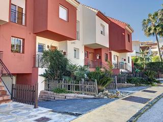 Casa adossada a Avenida parque selwo 18