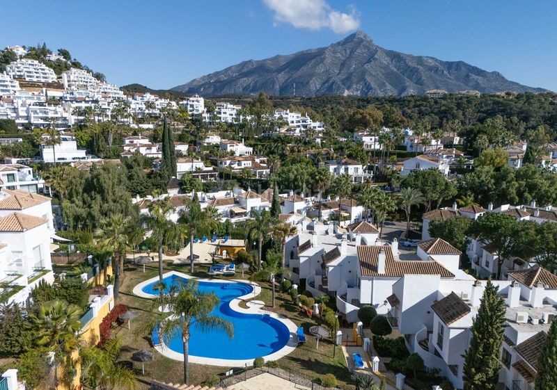 Foto c215cdb0-a199-4ba0-b1fc-5c9dc661d2e9. Apartament a calle aries 111 a Los Naranjos Marbella