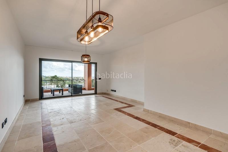 Foto 14fd19c2-a0ac-470b-99ac-e02701bb5f2a. Apartamento en calle pico alcazaba 21 en Benatalaya Estepona