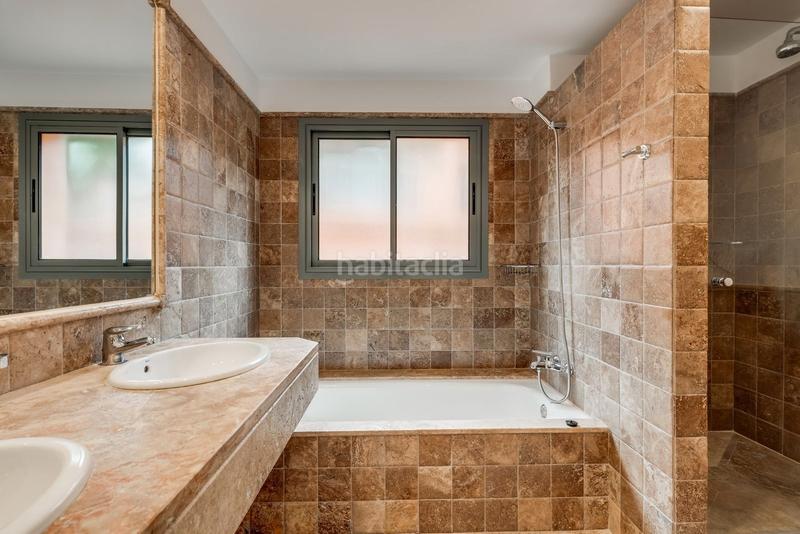 Foto 618695b3-730a-49c5-bdf8-2c30dfb27462. Apartamento en calle pico alcazaba 21 en Benatalaya Estepona