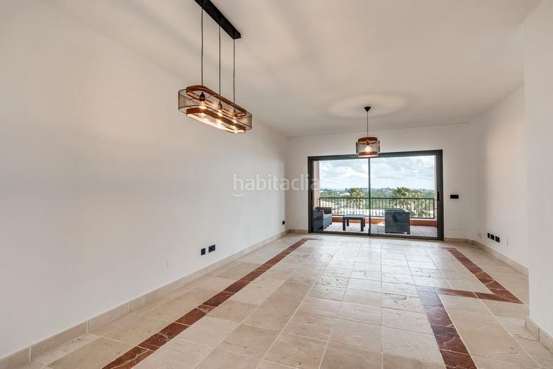 Foto 631549fa-38d3-4f95-a6df-8bc97625eb21. Apartamento en calle pico alcazaba 21 en Benatalaya Estepona