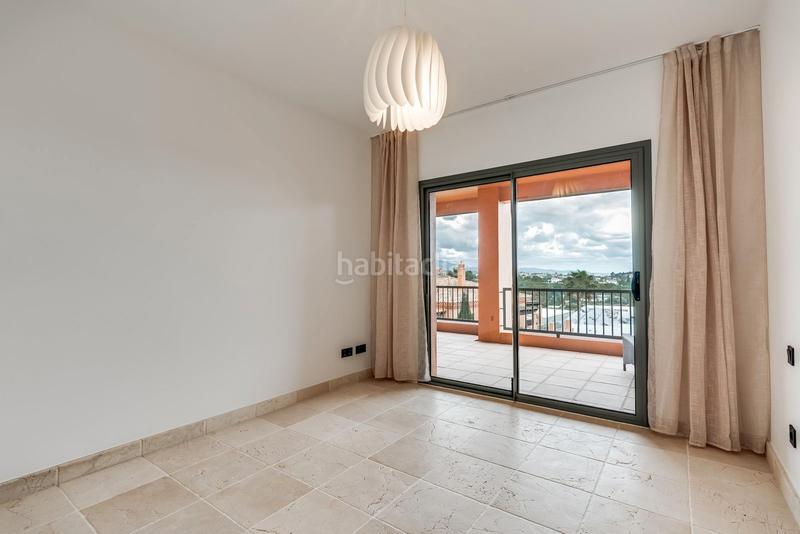 Foto 63cefd11-aa6f-47d9-9968-acdeb3805969. Apartamento en calle pico alcazaba 21 en Benatalaya Estepona