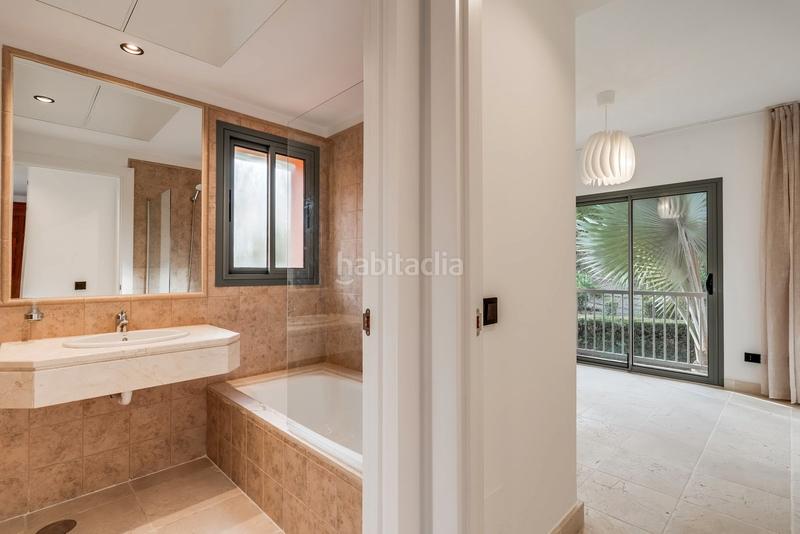 Foto 679cd4d7-37ec-44b3-9d71-a7579e1de0fa. Apartamento en calle pico alcazaba 21 en Benatalaya Estepona