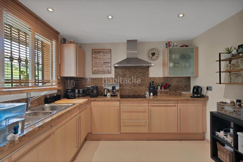 Foto 9ca76fa2-98f5-4d96-af97-4c84c7880995. Apartament a calle pico alcazaba 15 a Benatalaya Estepona