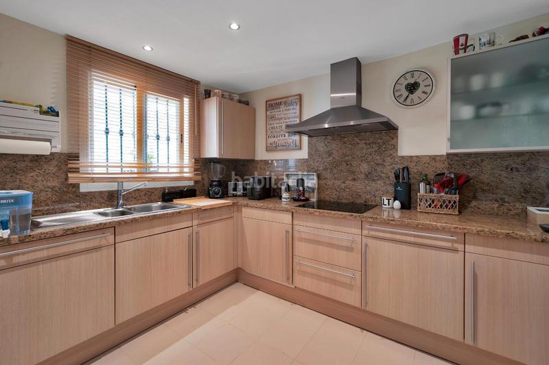 Foto 0f8dcd1b-b00b-48af-9489-8d27b15c44c5. Appartement in calle pico alcazaba 15 in Benatalaya Estepona