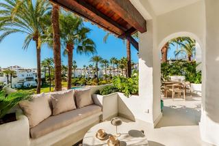 Penthouse in Urbanization alcazaba beach houses 16