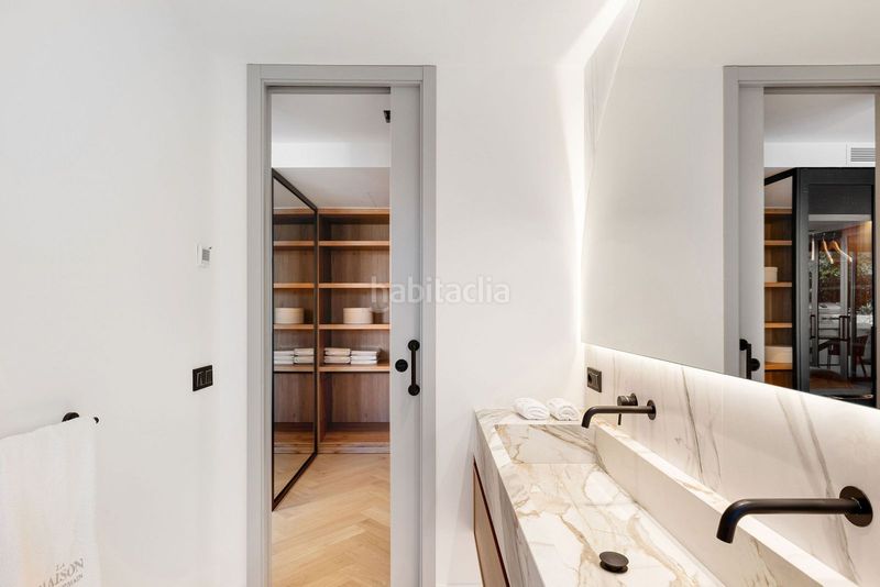 Foto f7d7cdfb-b3c8-495c-ad80-a4c9bcfe5587. Casa adossada a carretera istán km. 2 a Nagüeles Alto Marbella