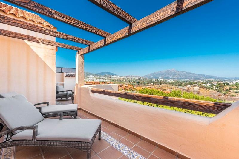 Foto 4ee0aa19-e5d8-45cc-a356-fb20602c1d01. Apartamento en urbanización lomas del conde luque 712 en Benahavís