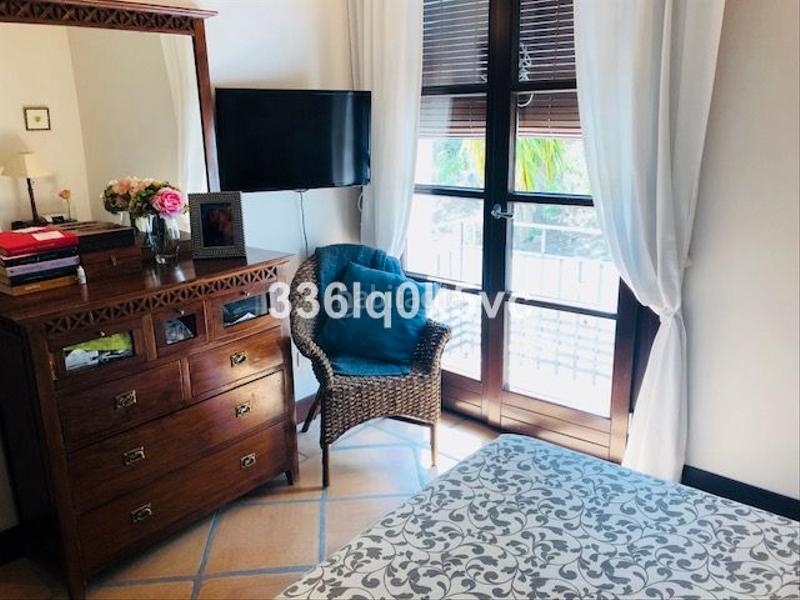 Foto 8e360811-5371-40db-98fd-b5a0b1c32c65. Casa adossada a avenida de andalucia 71 a Benahavís pueblo Benahavís