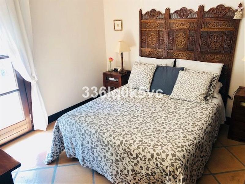 Foto a81fb769-3123-465c-8a17-24826d20080a. Casa adossada a avenida de andalucia 71 a Benahavís pueblo Benahavís