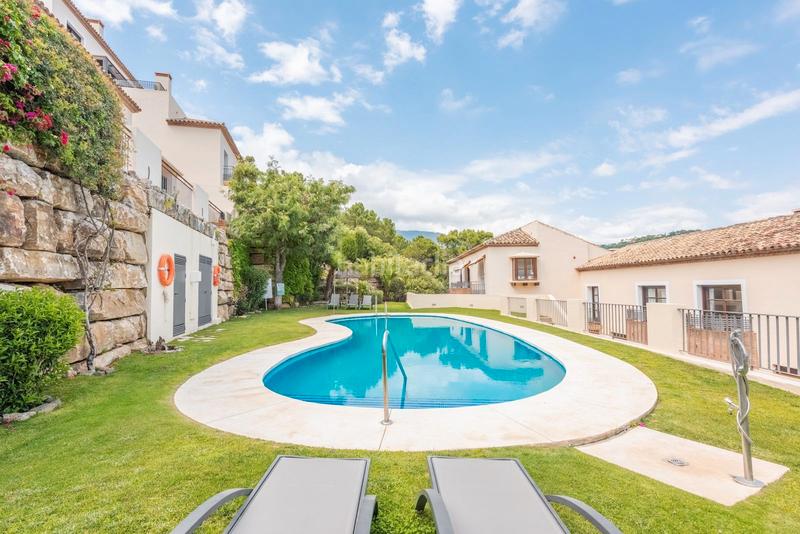 Foto b42c09f3-9ac2-4458-8938-f7913d6493fa. Reihenhaus in avenida de andalucia 71 in Benahavís pueblo Benahavís