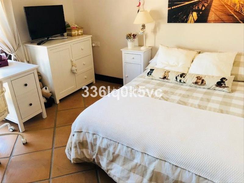 Foto b9ffe88c-823b-4e75-8ea9-3267c63e2f9e. Reihenhaus in avenida de andalucia 71 in Benahavís pueblo Benahavís