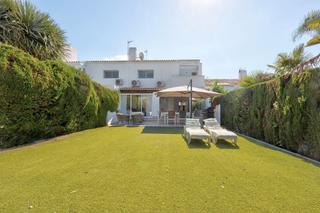 Casa aparellada  Avenida josé luis carrillo