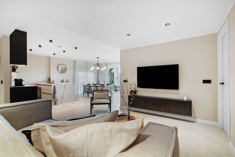 Foto 81e65ffe-2789-4c74-a1eb-d0d7d357f756. Apartament amb piscina a Puerto Banús Marbella