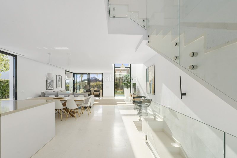 Foto 05827c89-8a49-43af-b283-bf8a97e60fb8. Casa bifamiliare con piscina in Cabopino - Artola Marbella