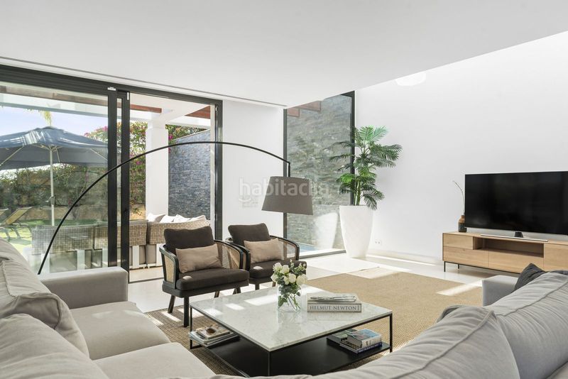 Foto 1adedf99-d04a-49a8-babd-b89a3ee6b732. Casa bifamiliare con piscina in Cabopino - Artola Marbella