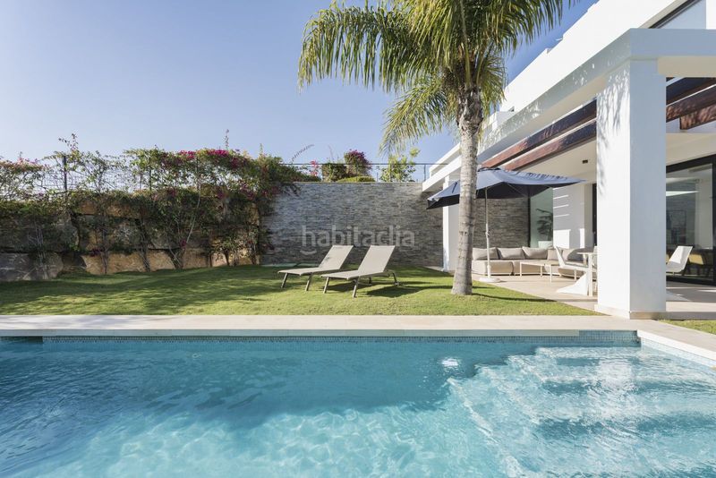 Foto aaccfe8b-245a-4407-bd80-86cd6cf32159. Casa bifamiliare con piscina in Cabopino - Artola Marbella