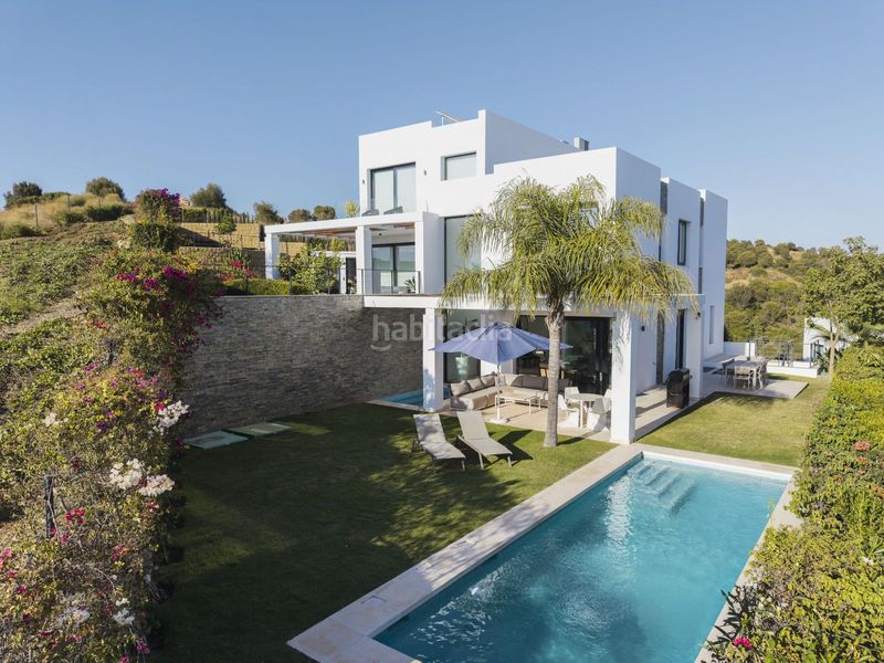 Foto f6a1836a-3078-41c4-a654-fab6e17a2eab. Casa bifamiliare con piscina in Cabopino - Artola Marbella