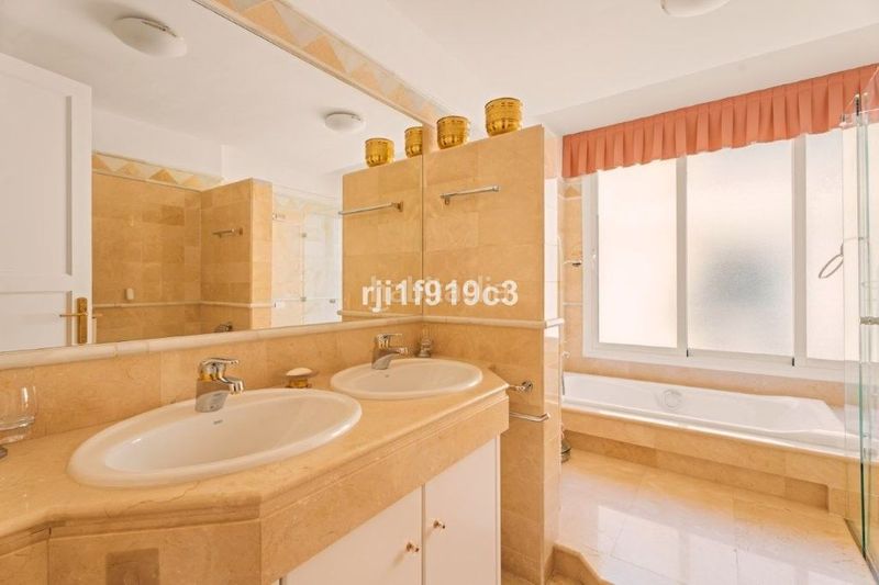 Foto 2f5089b4-f0fc-4656-8363-99314df7cca5. Apartament a avenida de las cumbres 9a a Elviria Marbella