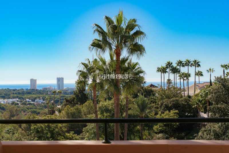 Foto 553f55c6-6d5e-45bf-a488-663b5f7b4159. Apartament a avenida de las cumbres 9a a Elviria Marbella