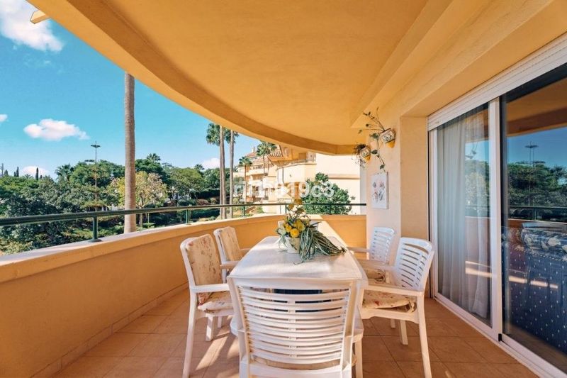 Foto b0ed4875-a8e3-484b-bbec-2cd2fa110d2a. Apartament a avenida de las cumbres 9a a Elviria Marbella