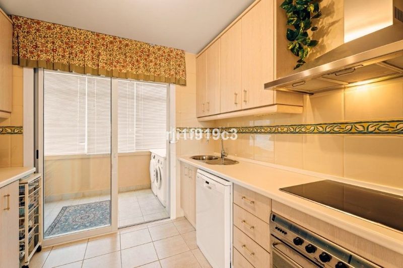 Foto b1ac3a57-90c7-4fd1-b216-28af178f7cdb. Apartament a avenida de las cumbres 9a a Elviria Marbella