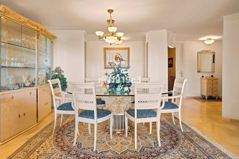 Foto b8436504-be4a-456c-85ff-1543b981f5a8. Apartament a avenida de las cumbres 9a a Elviria Marbella