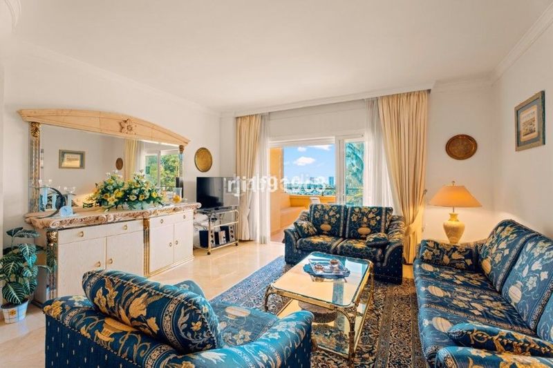 Foto f728680d-afd5-4baf-843c-c843e61ccf0d. Apartament a avenida de las cumbres 9a a Elviria Marbella